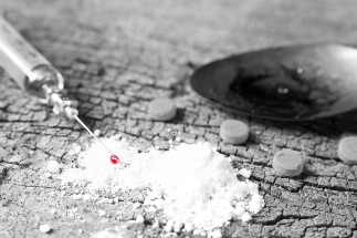 image of opioid, spoon and needle